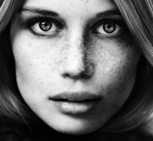 Video: How to enhance eyes using Photoshop