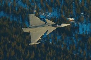 FRIDAY FLYING VIDEO: Gyro-stabilised Footage
