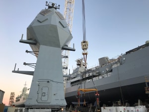 New mast installed on HMAS Anzac