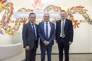 Trade Minister visits Treasury Wines in Shanghai