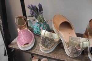 This brand sold 4000 pairs of sandals in one week 