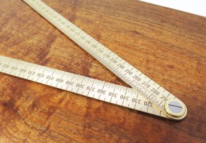 Kunstmade folding brass ruler
