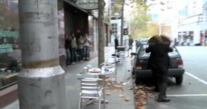Man murders his car in broad daylight