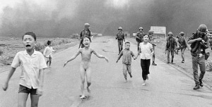 400 photographers criticise World Press Photo over Nick Ut&rsquo;s &lsquo;Napalm Girl&rsquo; credit
