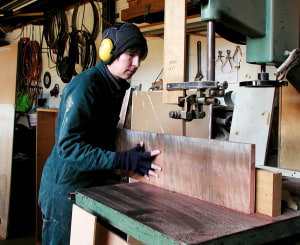 Linda Fredheim: Making a veneered hall table