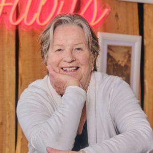 Motoring pioneer Sandy Myhre chronicles lifetime behind the wheel