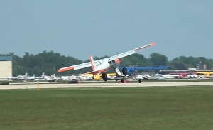 FRIDAY FLYING VIDEO: Gusty Arrivals at Osh