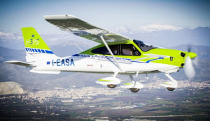 Tecnam flies P2010 Hybrid