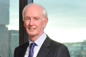 Amcor director to retire