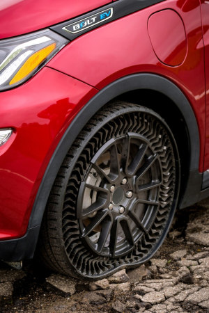 GM tests airless tyres