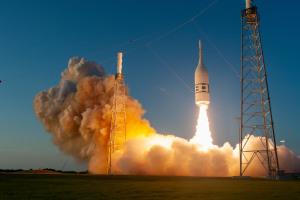 Australia signs on to US Moon mission