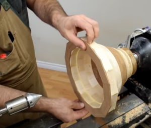 Video: Turning a segmented vase
