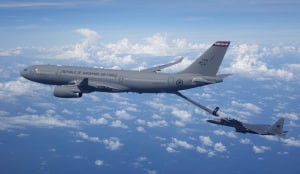 Successful test of F-15 fighters automatic refuelling