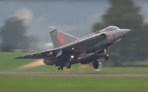FRIDAY FLYING VIDEO: SAAB Draken