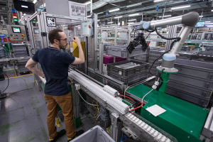 Schneider automates processes with UR5 cobots