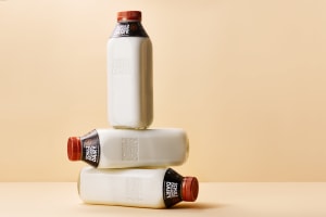 Schulz celebrates 1m Milk in Glass bottles sold