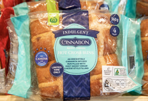 Woolworths, Cinnabon hot cross bun collab