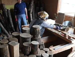 VIDEO: The everyday work of an 89 year old craftswoman