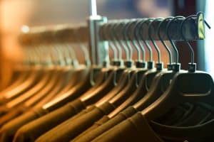 How to decide the right shipping method for the garments you import
