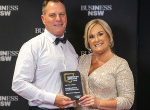 SIGNARAMA TUGGERAH WINS BUSINESS AWARD