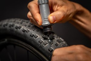 LATEST DIRT: Stans NoTubes Dart Tool