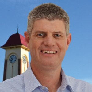 Qld minister presses buy Australia print in Parliament