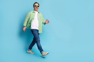 Boffins reckon walking with a swagger makes you look tougher