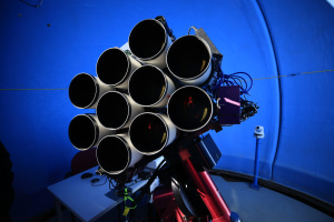 Canon Australia launches Huntsman telescope using ten 400mm f/2.8 L lenses