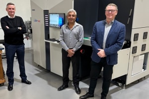 Unimax installs new screen L350UV SAI