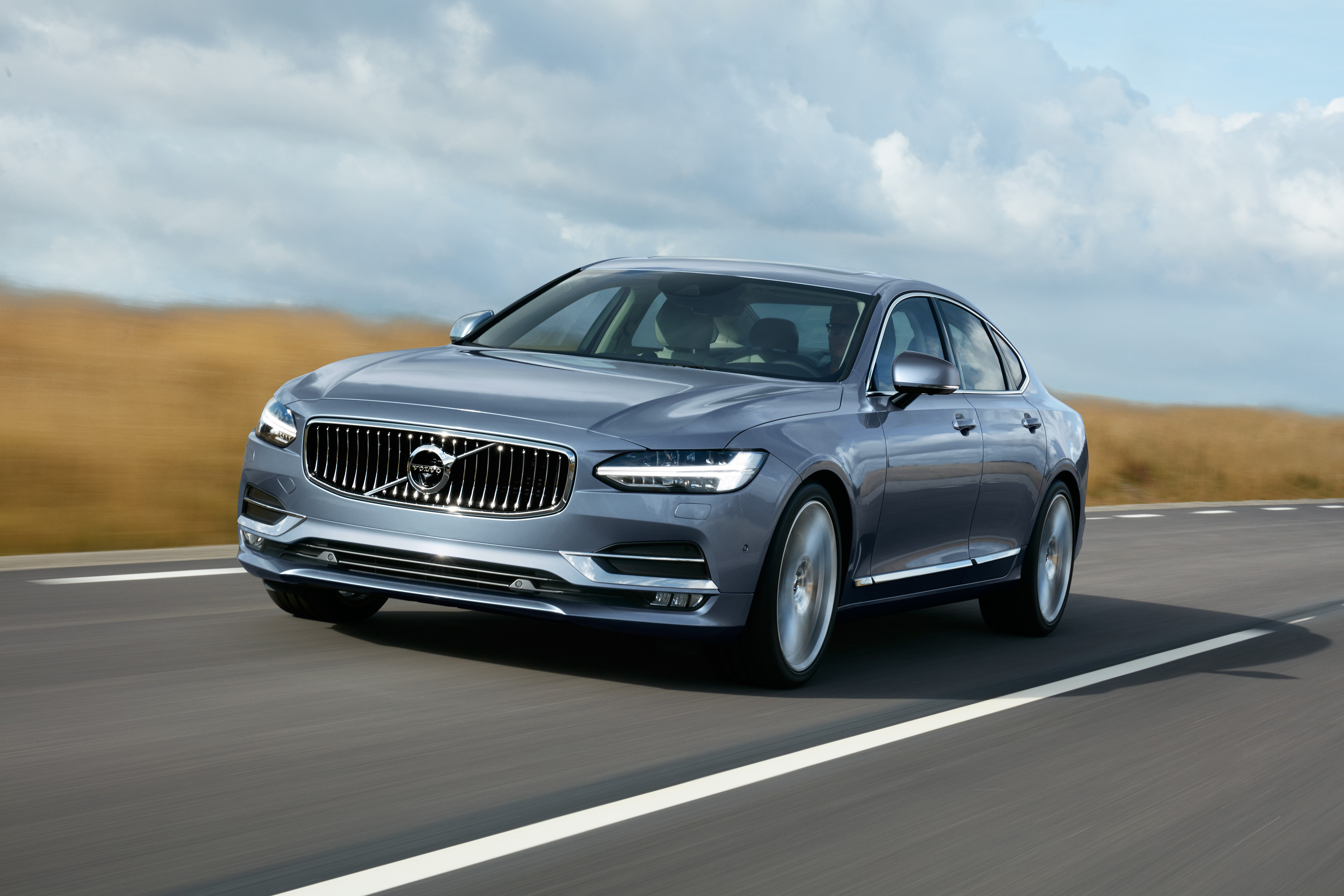 Semi-autonomous drive in new S90