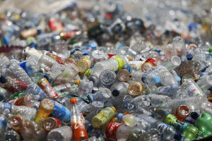 Report highlights plastics' carbon emissions