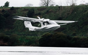 Vickers conducts First Wave Flight from Water