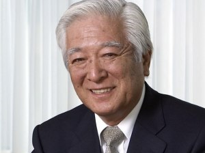 Komori trims losses as sales slip